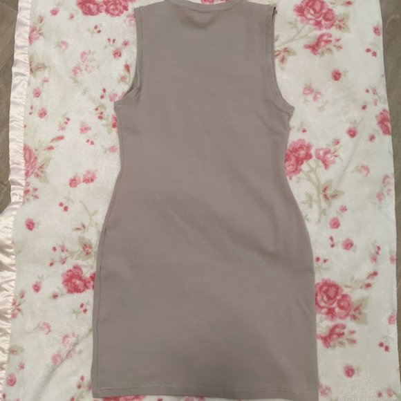 Aritzia - Wilfred Free bodycon light grey/Taupe dress (M) - Picture 2 of 4